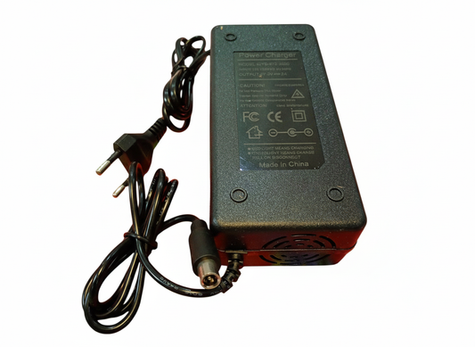 Încărcător trotinetă electrică 67.2V 2A – universal, cu protecție la suprasarcină și indicator LED