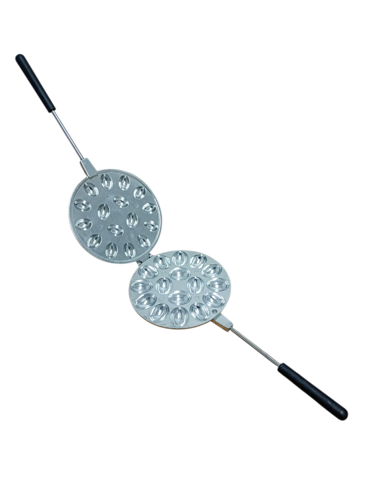 Formă de aluminiu pentru nuci – diametru 18 cm, 16 bucăți
