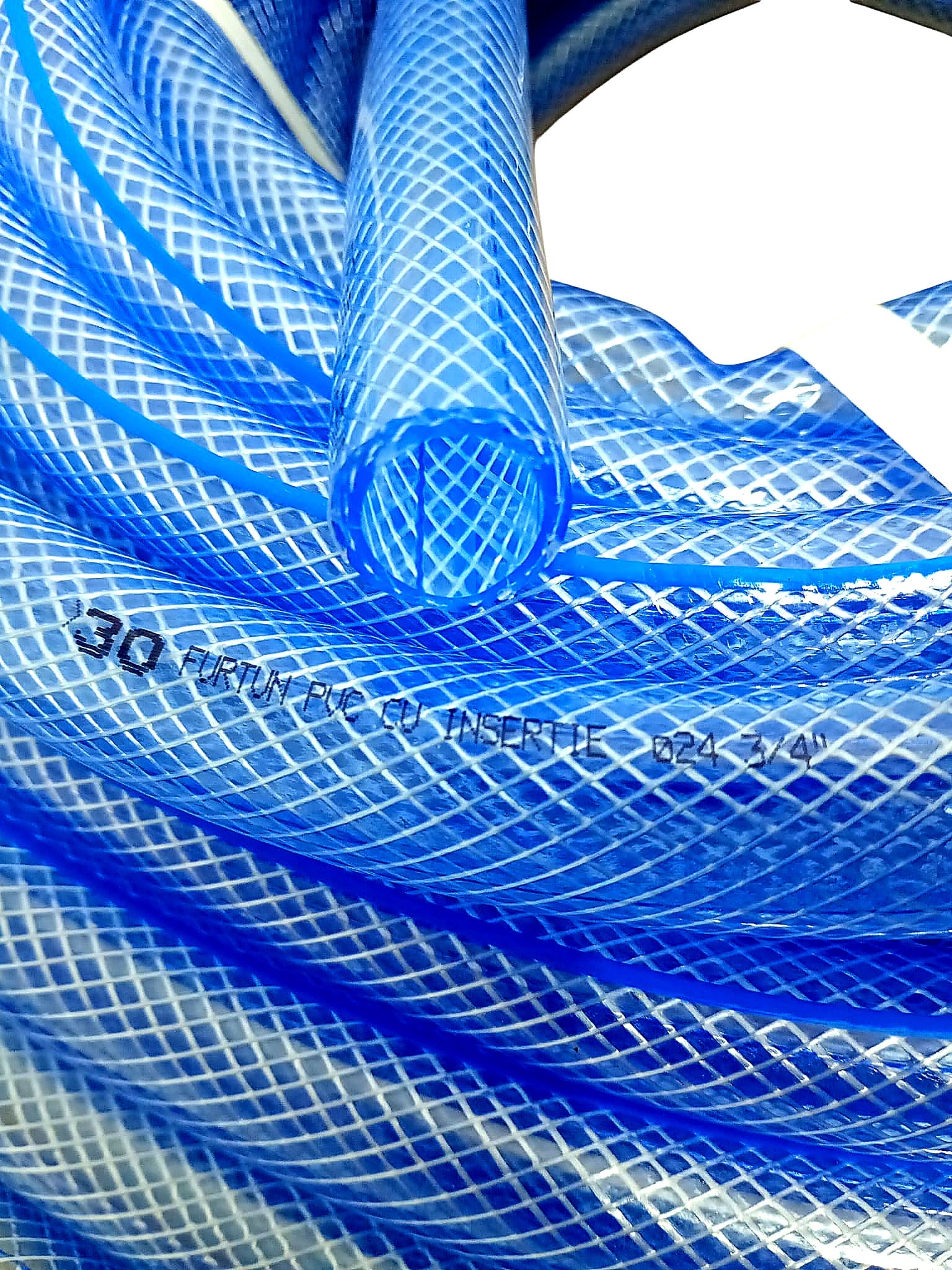 Furtun inserție PVC 3/4” (22 mm), 50 m, 3 pelicule – rezistent și flexibil pentru irigații și alimentare cu apă